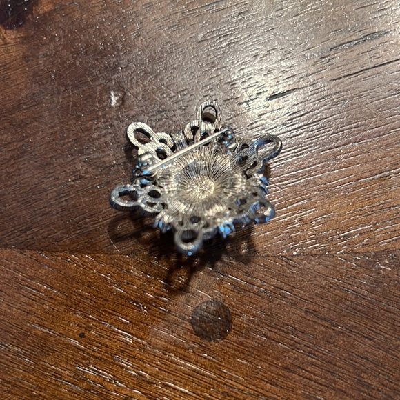 light blue and silver snowflake pin - Picture 2 of 2